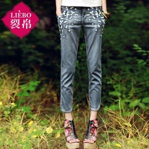 Floral Embroidered Ankle Jeans